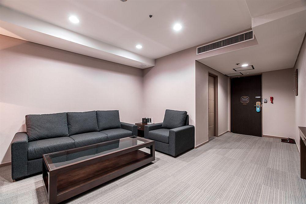 New Hilltop Hotel Сеул Экстерьер фото