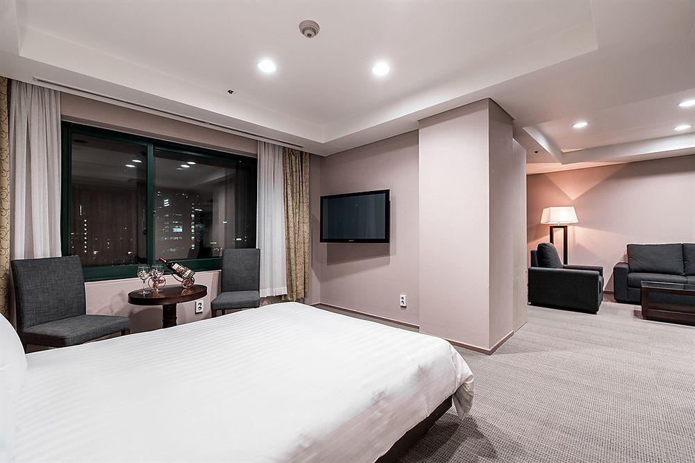 New Hilltop Hotel Сеул Экстерьер фото