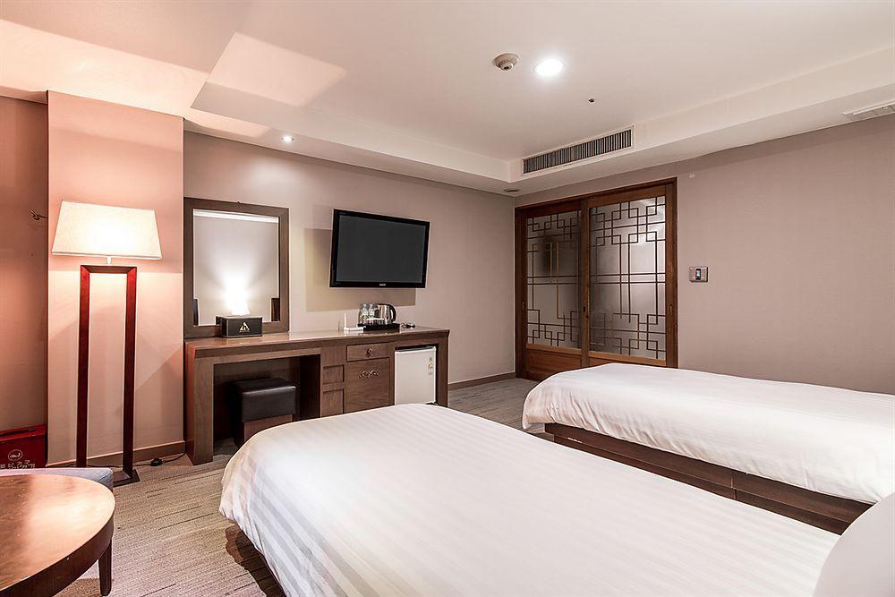 New Hilltop Hotel Сеул Экстерьер фото