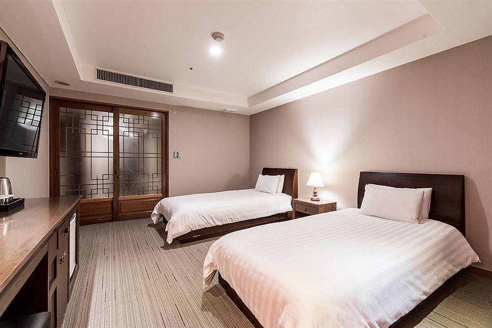 New Hilltop Hotel Сеул Экстерьер фото