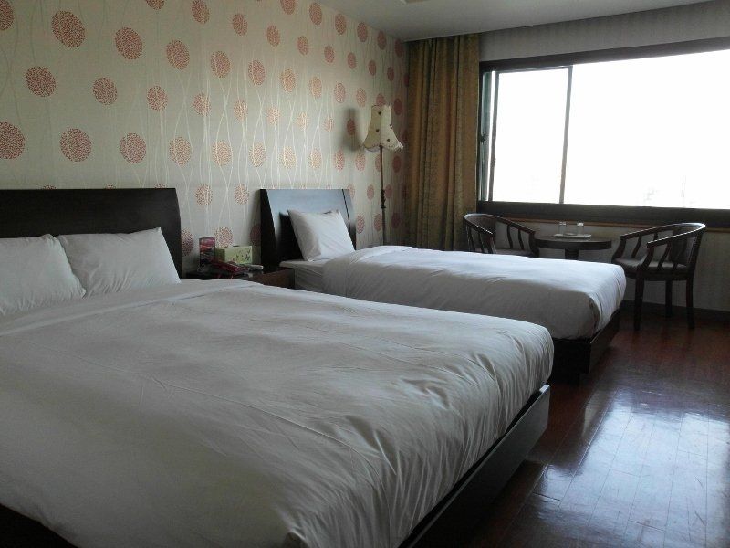 New Hilltop Hotel Сеул Экстерьер фото