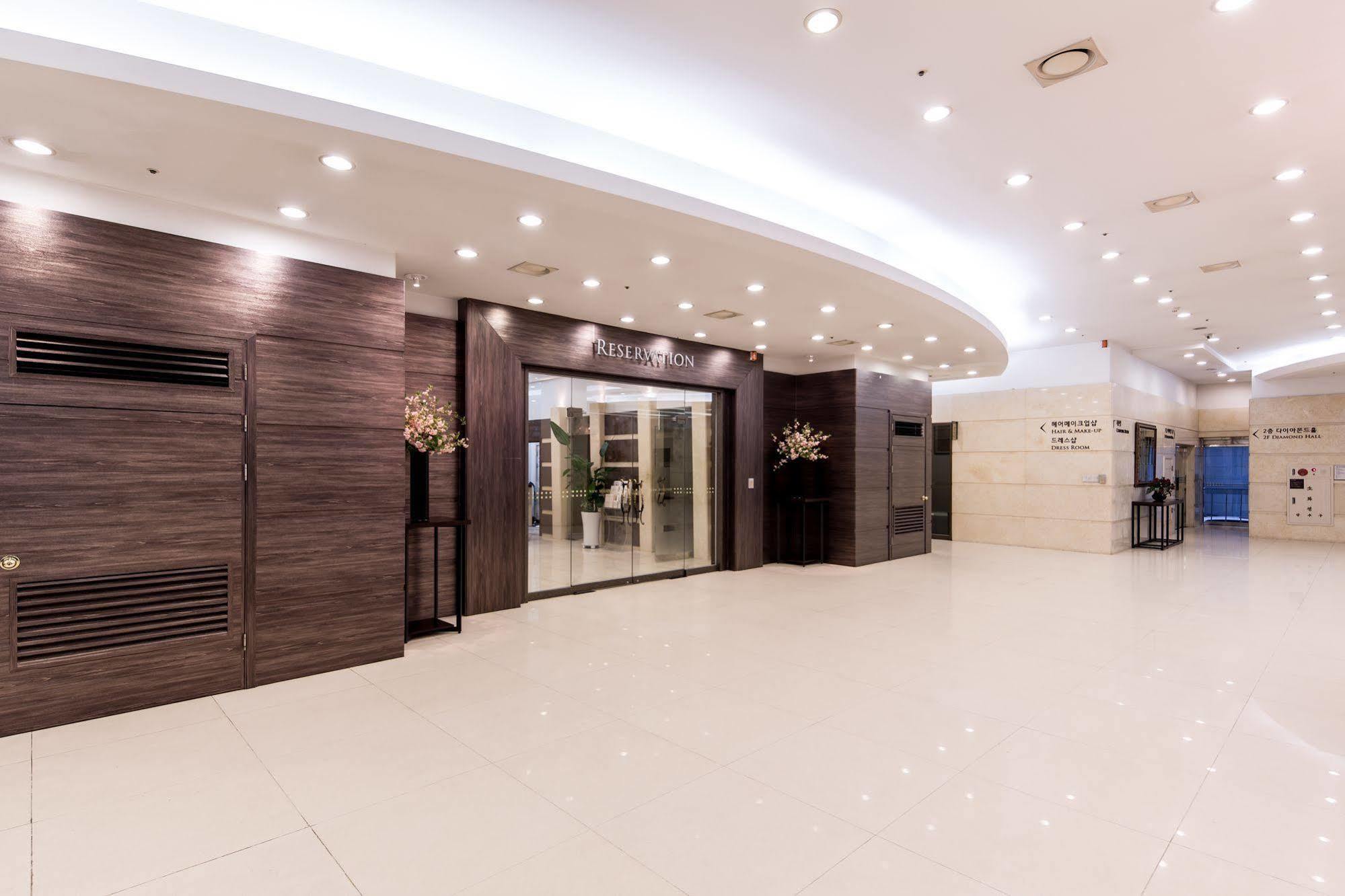 New Hilltop Hotel Сеул Экстерьер фото