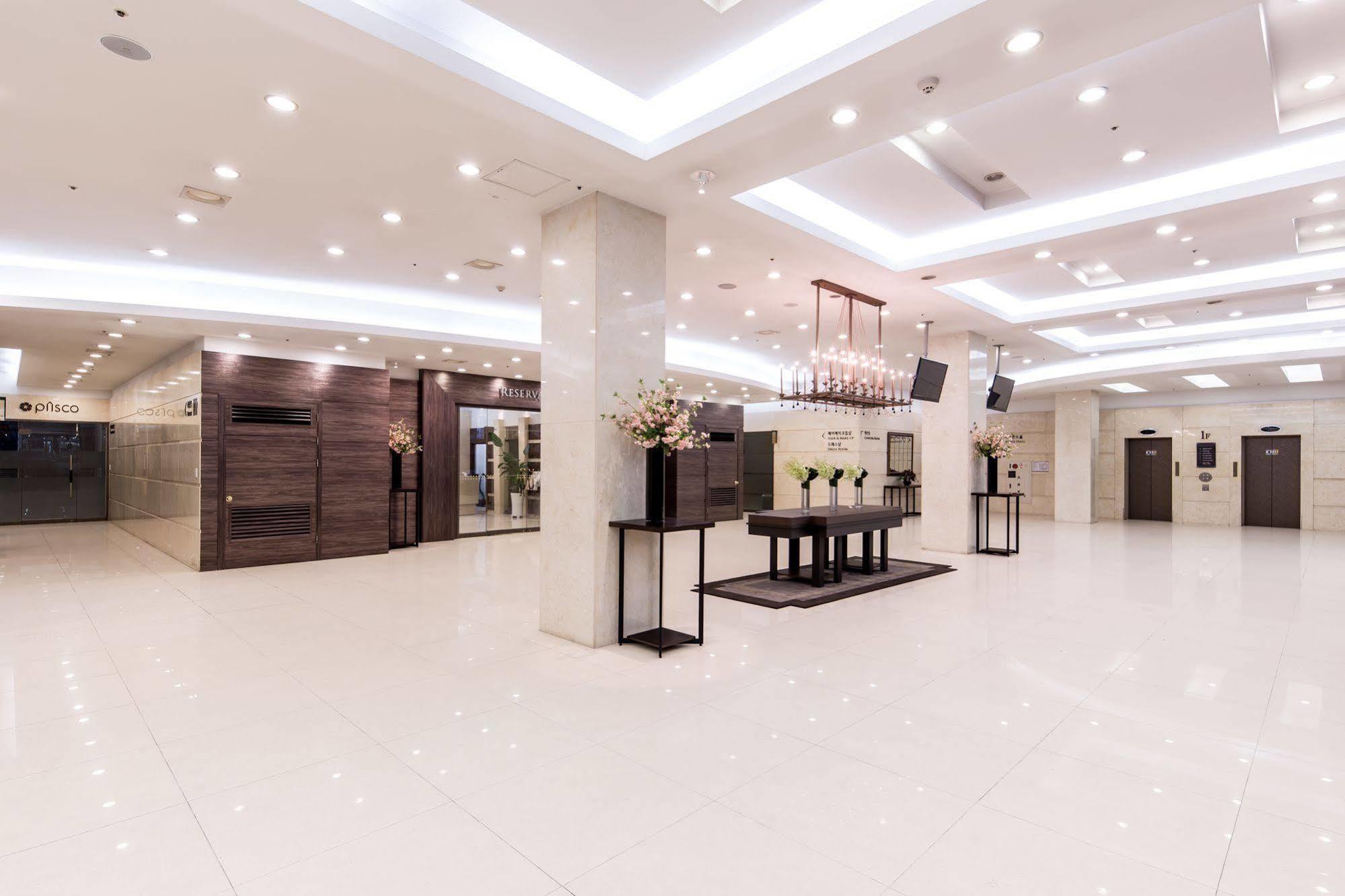 New Hilltop Hotel Сеул Экстерьер фото