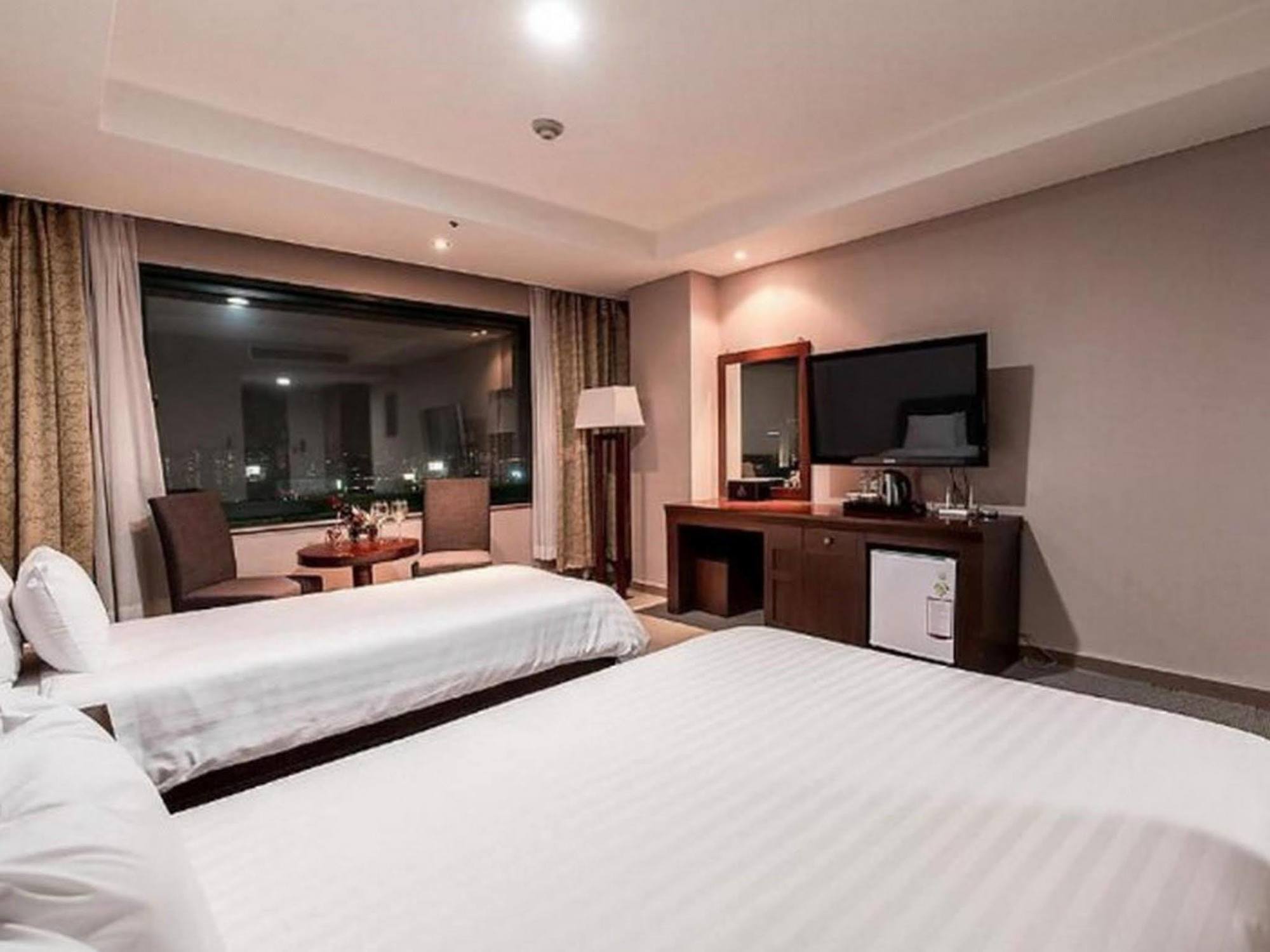 New Hilltop Hotel Сеул Экстерьер фото