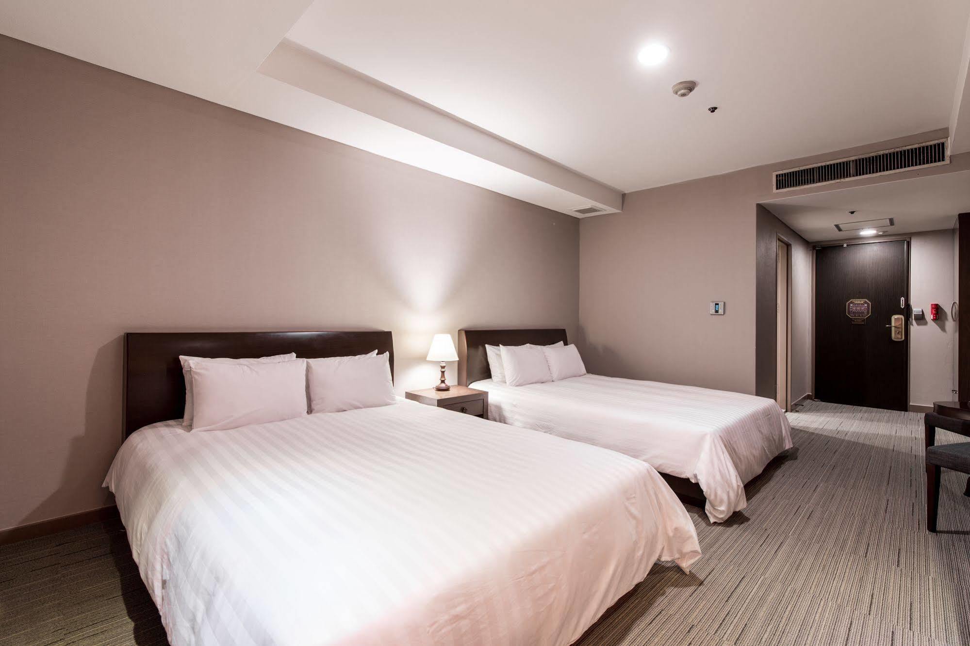 New Hilltop Hotel Сеул Экстерьер фото